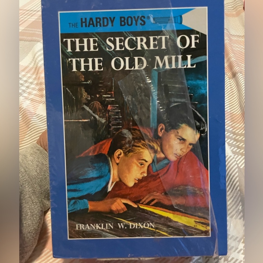 The Hardy Boys The Secret Of The‎ Old Mill Book Box Set 1-4 Hardcover NEW